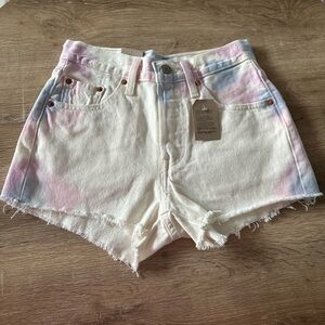 Levi’s 501 Tie dyed style Jean shorts size 25 (women’s 2)